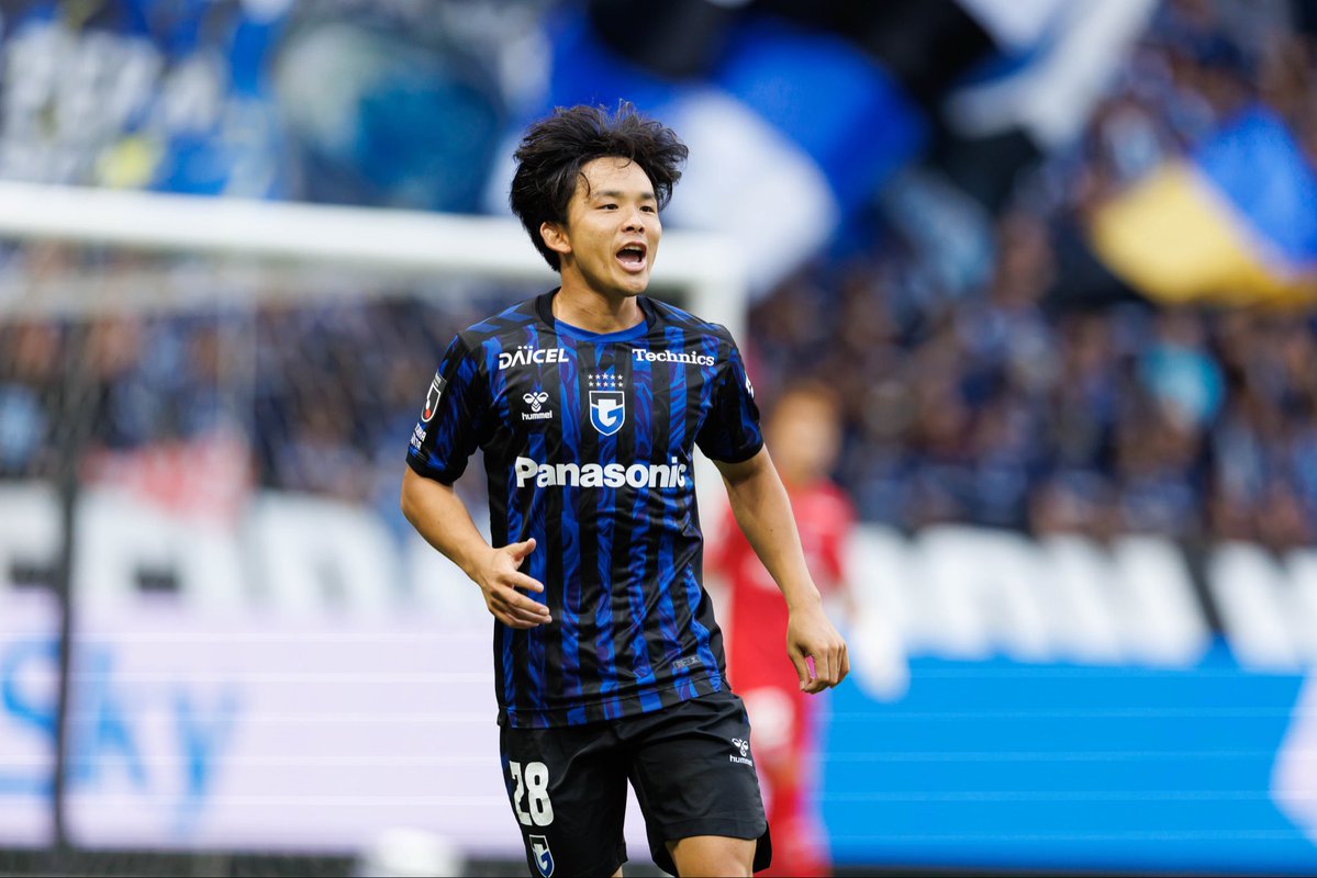 GAMBA_OFFICIAL's tweet photo. 𝙂𝘼𝙈𝘽𝘼 𝘿𝙀𝘽𝙐𝙏!!
⁡
#藤原奏哉
#ガンバ大阪 #GAMBAOSAKA https://t.co/nrR0TDunMD