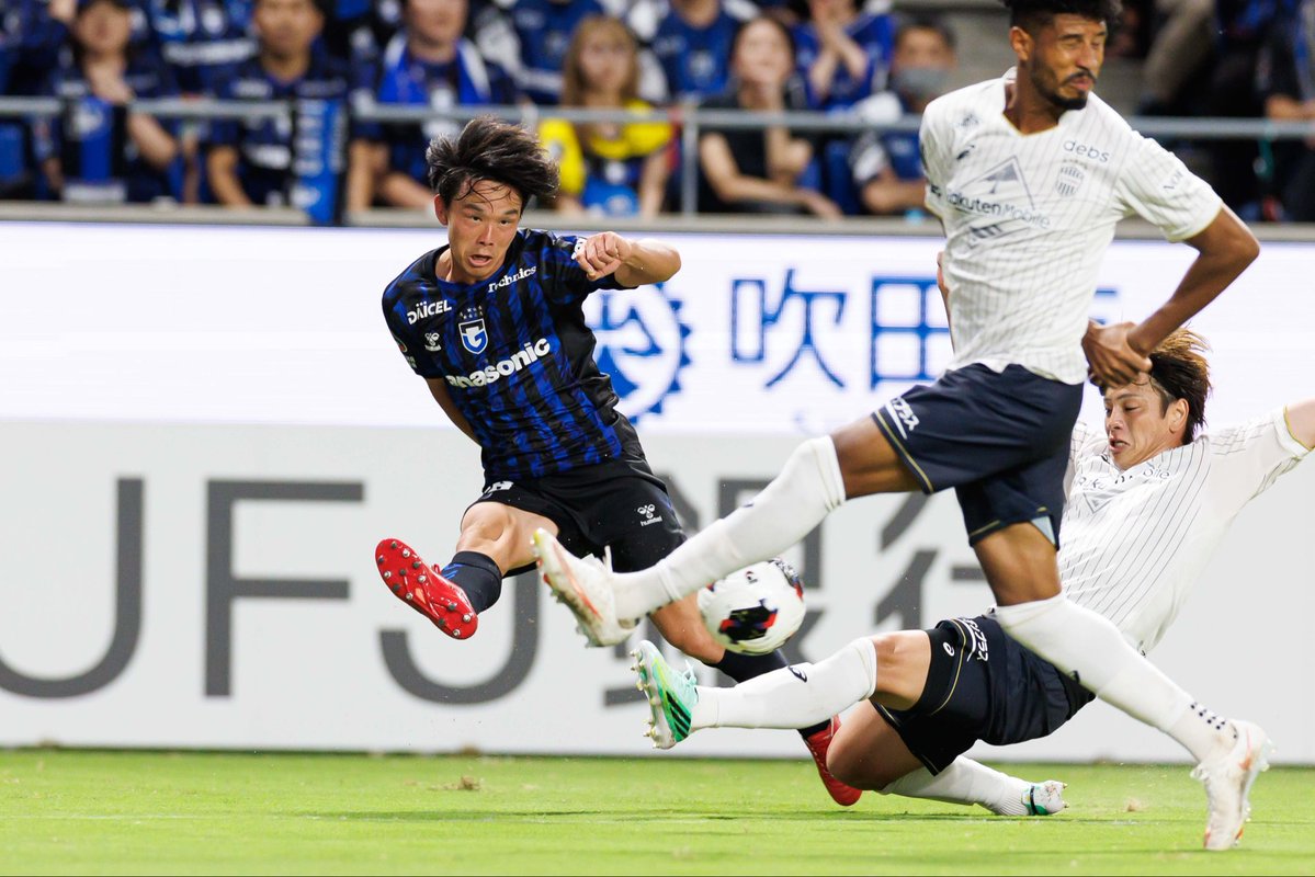GAMBA_OFFICIAL's tweet photo. 𝙂𝘼𝙈𝘽𝘼 𝘿𝙀𝘽𝙐𝙏!!
⁡
#藤原奏哉
#ガンバ大阪 #GAMBAOSAKA https://t.co/nrR0TDunMD