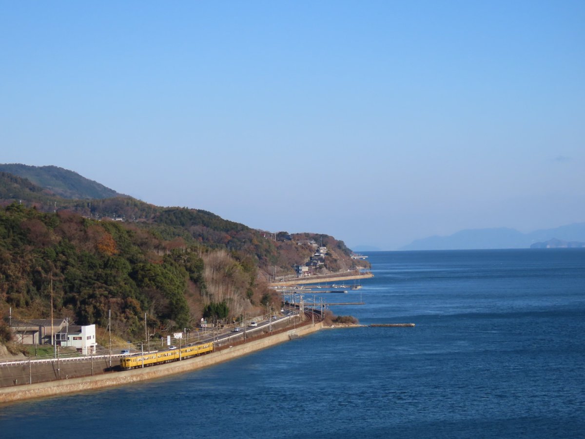 ichikatyou's tweet photo. 置き換え進む山陽地区の115���末期色を記録。長年当たり前だった末期色が見られなくなるとなると寂しいものです。
来年にでもまた見に行こうかなあ

1/3 115系N17編成
#115系 #末期色 https://t.co/cV4EiOxpZo