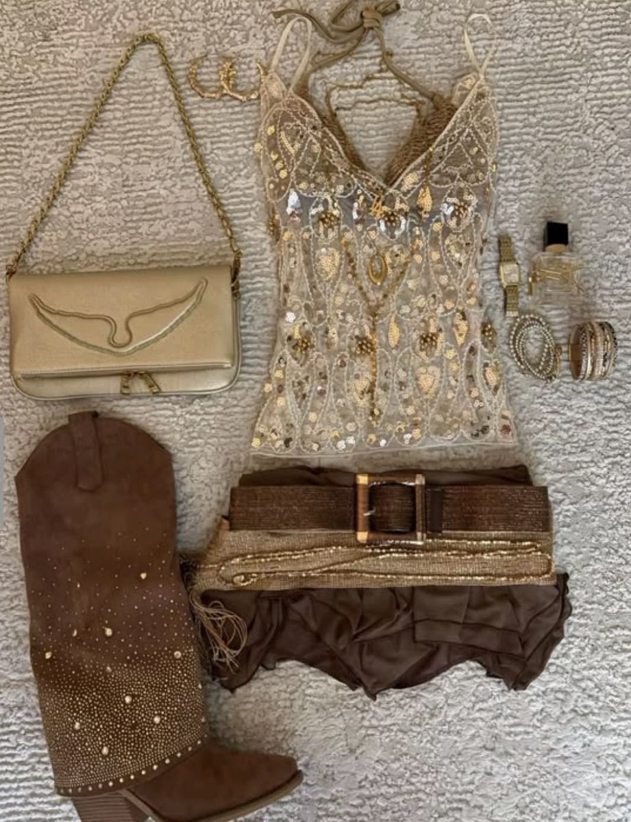 evergreenhues_'s tweet photo. Cute Coachella outfit https://t.co/9QMzTwNxb6