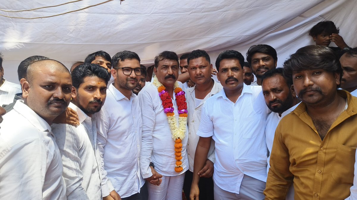 Kudlgik's tweet photo. ಹುಬ್ಬಳ್ಳಿ ಧಾರವಾಡ ಮಹಾನಗರ ಜಿಲ್ಲಾ ಕಾಂಗ್ರೆಸ್‌ ಸಮಿತಿ ನೂತನ  ಅಧ್ಯಕ್ಷರಾಗಿ ಆಯ್ಕೆಯಾಗಿರುವ ಶ್ರೀ ಸದಾನಂದ ಡಂಗನವರ್ ಹಾಗೂ ಗ್ರಾಮಾಂತರ ಜಿಲ್ಲಾ ಕಾಂಗ್ರೆಸ್ ಸಮಿತಿ ಅಧ್ಯಕ್ಷರಾಗಿ ಆಯ್ಕೆಯಾಗಿರುವ ಶ್ರೀ ಚಂದ್ರಶೇಖರ್ ಜುಟ್ಟಲ್ ಅವರನ್ನು ಸನ್ಮಾನ ಮಾಡಿ ಗೌರವಿಸಲಾಯಿತು... https://t.co/tl4ruun5kD