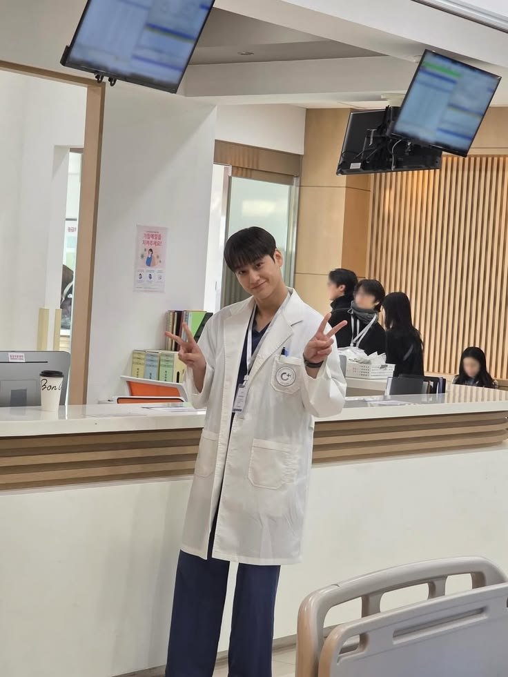 k_kbeommie's tweet photo. I hope we get to see Ahn Do il before KB goes on for the Fan Meeting Tours https://t.co/jOgWOwLTRD