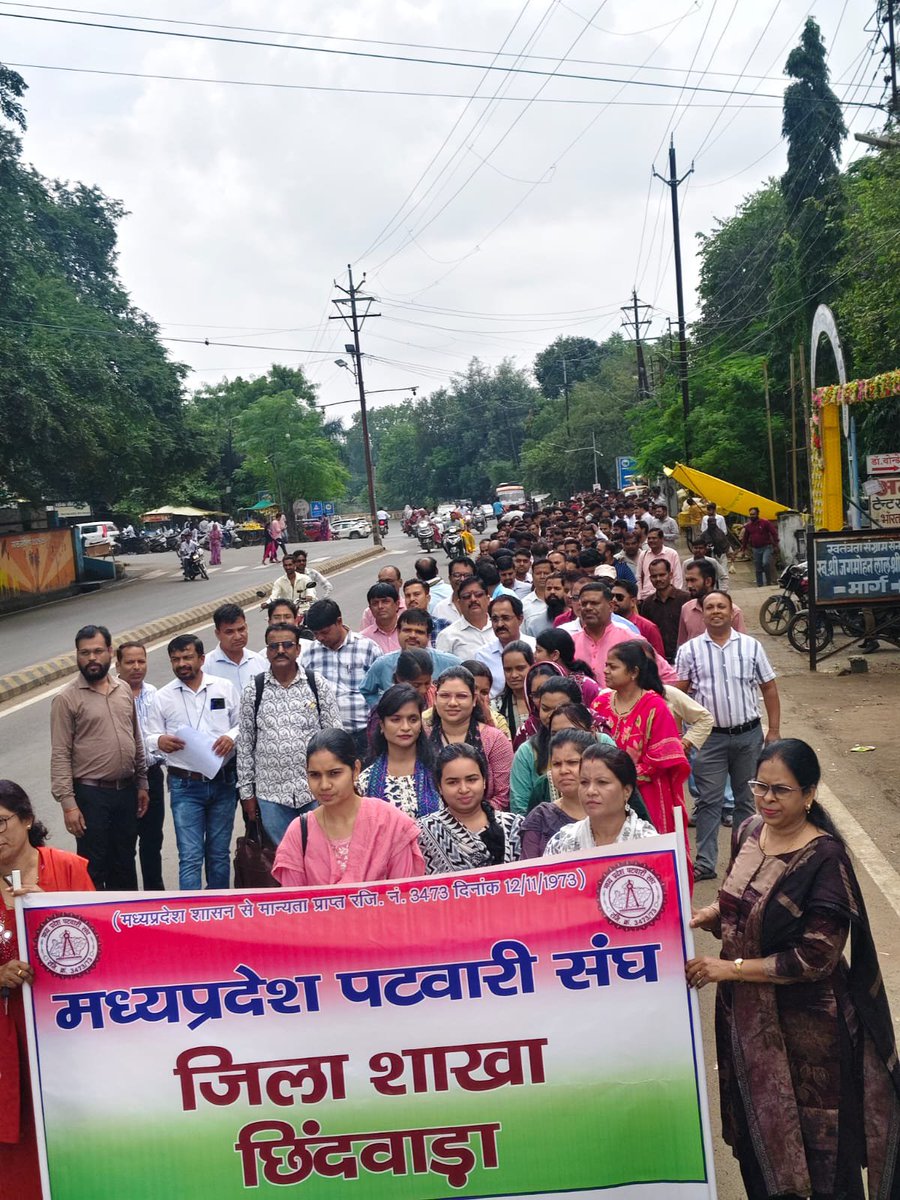 kapilkapale's tweet photo. #SwamitvaMP 
@narendramodi जी
@DrMohanYadav51 जी @MPTakOfficial @mpnewstv @MPNewsTodayLive @IndianExpress @TheLallantop
@abplive @akanshathakur7
पटवारी निष्पादक क्यों महोदय जी
वो भी उस भूम��� भाग का जिस पर पूर्व से अधिकार अभिलेख तैयार कर हितग्राही का ��नलाइन रिकॉर्ड में नाम दर्ज है https://t.co/Tf8G7ChShz