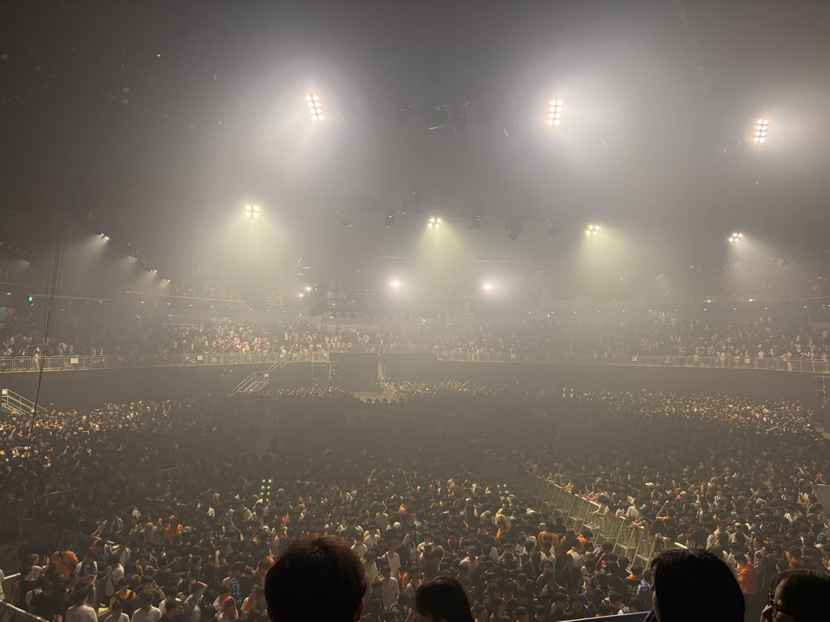 sui__kya's tweet photo. 24년도에 못갔던 바운디 드디어 보고왓당
특히 napori랑 花占い 라이브로 들을수있어서 좋았고 무엇보다 무대 레이저 연출이 개사기적으로 좋았어서 티켓값이 아깝지 않앗다네요
バウくんまた来てね👋🏻💗楽しかったです.ᐟ.ᐟ
#Vaundy
#Vaundy_HORO https://t.co/PfKyAS5Ncw
