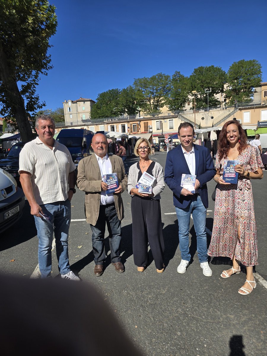 BacouJulien's tweet photo. 🇫🇷 Ce matin sur le marché de Graulhet, à la rencontre des habitants et des commerçants.

📄 Nous avons présenté les propositions de @MLP_officiel sur le pouvoir d’achat : baisse de la TVA sur les énergies, TVA à 0 % sur 100 produits de première nécessité.

#Marine2027 #RN #Tarn https://t.co/NRIpx76aGU