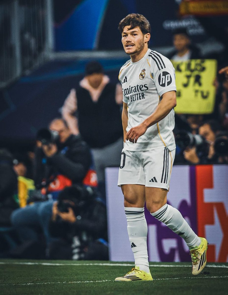 IvanilsonDa's tweet photo. Qué alegría ganar jugando en casa. Es un orgullo cumplir 100 encuentros con el club más grande del mundo. El trabajo de todos ha sido espectacular. 🤍 https://t.co/cYrvtoNVZw