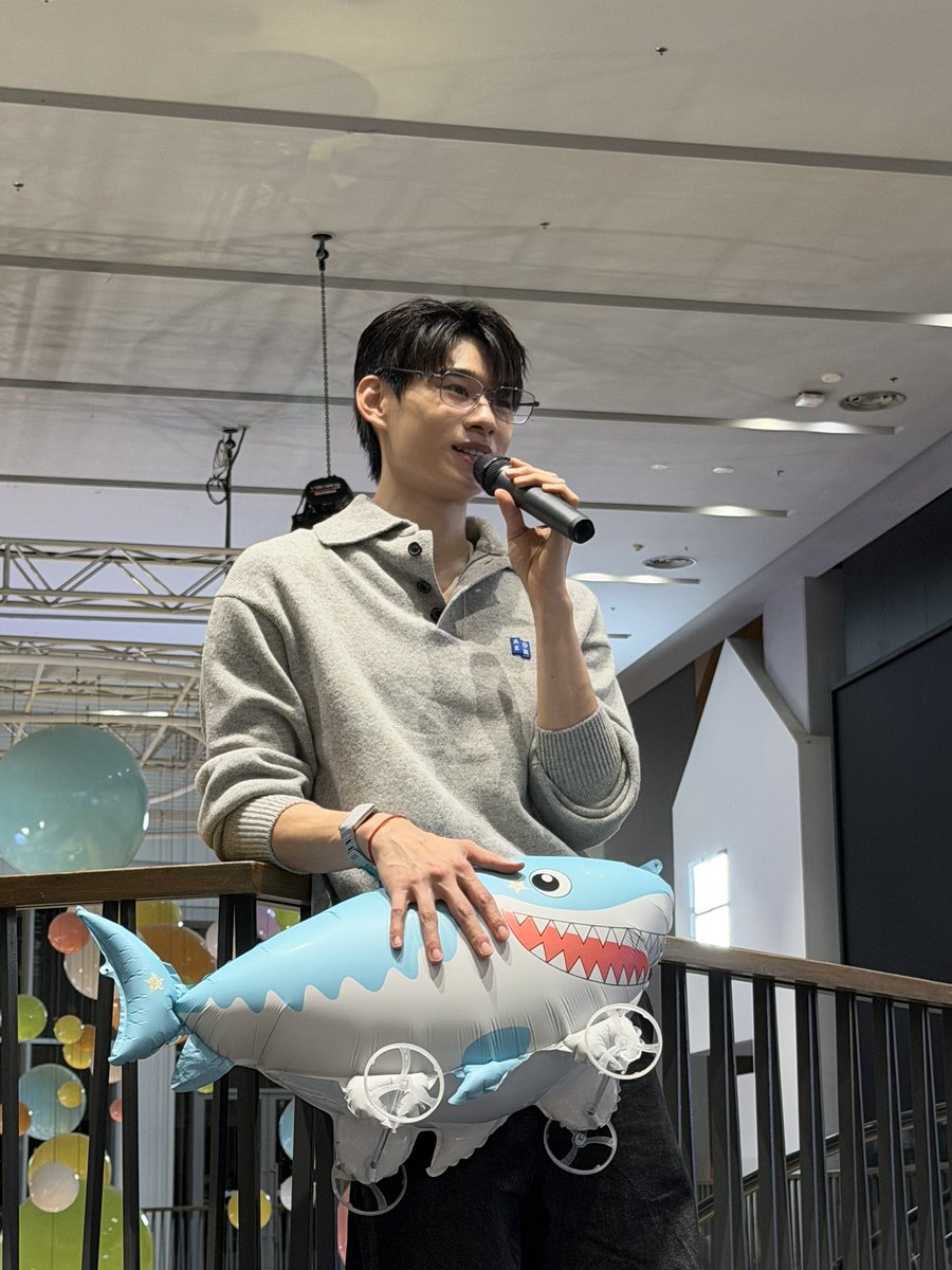miniskxp's tweet photo. ล่าสุดอุ้ม ไม่วาง55555555555

#Junior29thBirthday
 #JuniorATLAS https://t.co/n11hZT6Ts0