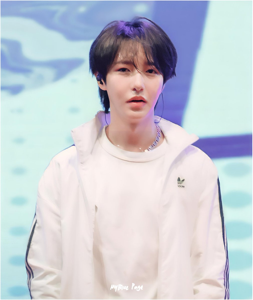 MyBluePage's tweet photo. 잘생겼다 애기 🥰

260917 동국대
#런쥔 #RENJUN #ロンジュン #黄仁俊 #仁俊 https://t.co/HBqp94fnDN