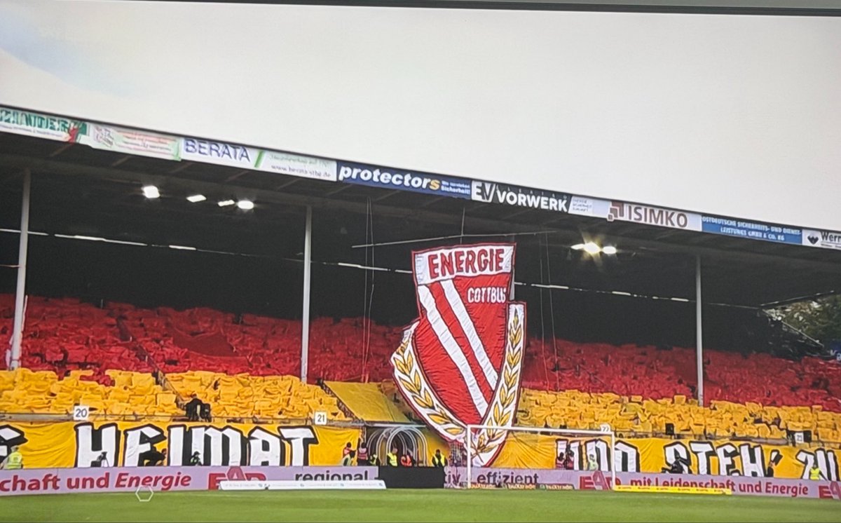 1966Pfennig's tweet photo. Nicht die XXL Deutschland Choreo 😭😭😭 #FCESTP https://t.co/npEHjko9hz