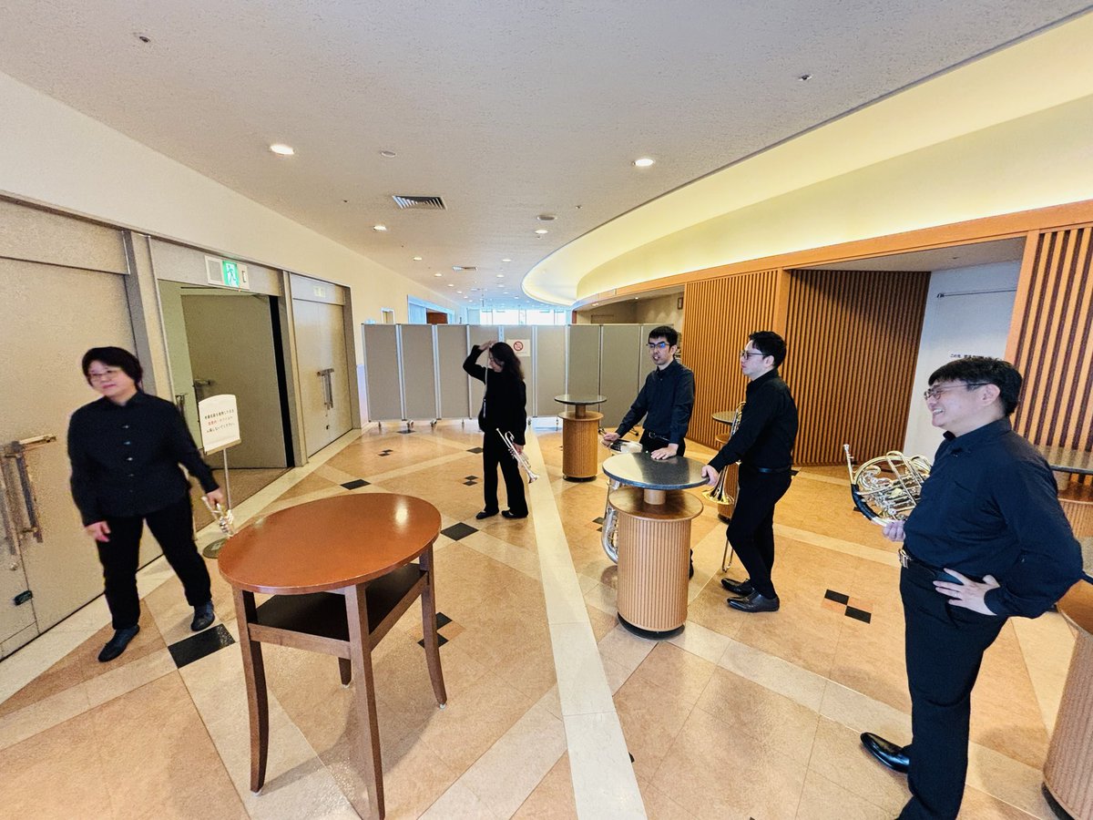 TakaiBet's tweet photo. 本日は本番！
豊田市民クラシックコンサートにて、「アメリカ組曲」を演奏してきました！
時間制限の都合で泣く泣く2楽章をカットしましたが、今年も難曲に挑戦し実のある本番になりました。
本番を聴きに来てくれた家族や東郷メンバーと共に打ち上げも大いに盛り上がり、素敵な一日でした(島田) https://t.co/wh5RakcMAy