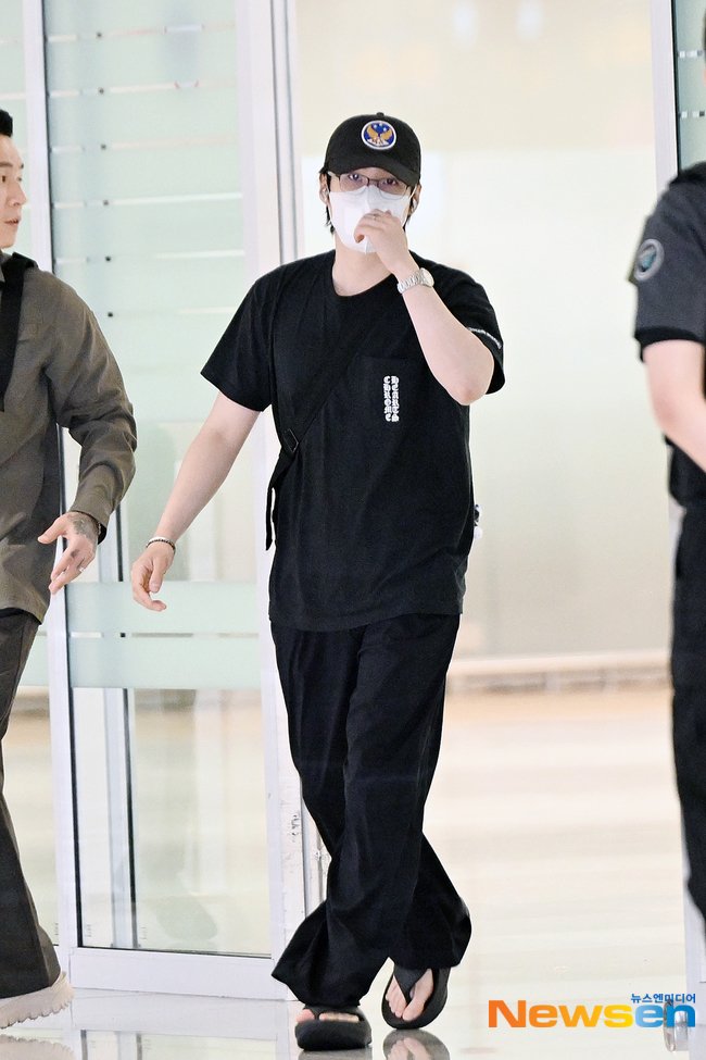 armygdala309's tweet photo. 260920 🐱✈️

#SUGA #슈가 #AgustD https://t.co/9WyiqIO6AC