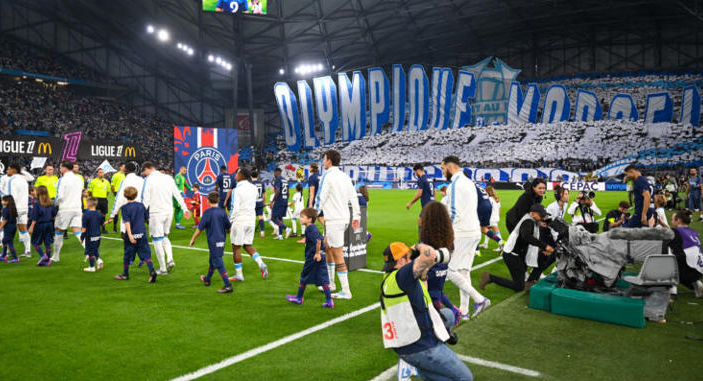 ActuO_M's tweet photo. 🚨Le match #OMPSG ne se jouera pas à guichets fermés ! ❌

C'est du jamais vu pour un Classico. 

#TeamOM https://t.co/yzx96COgly