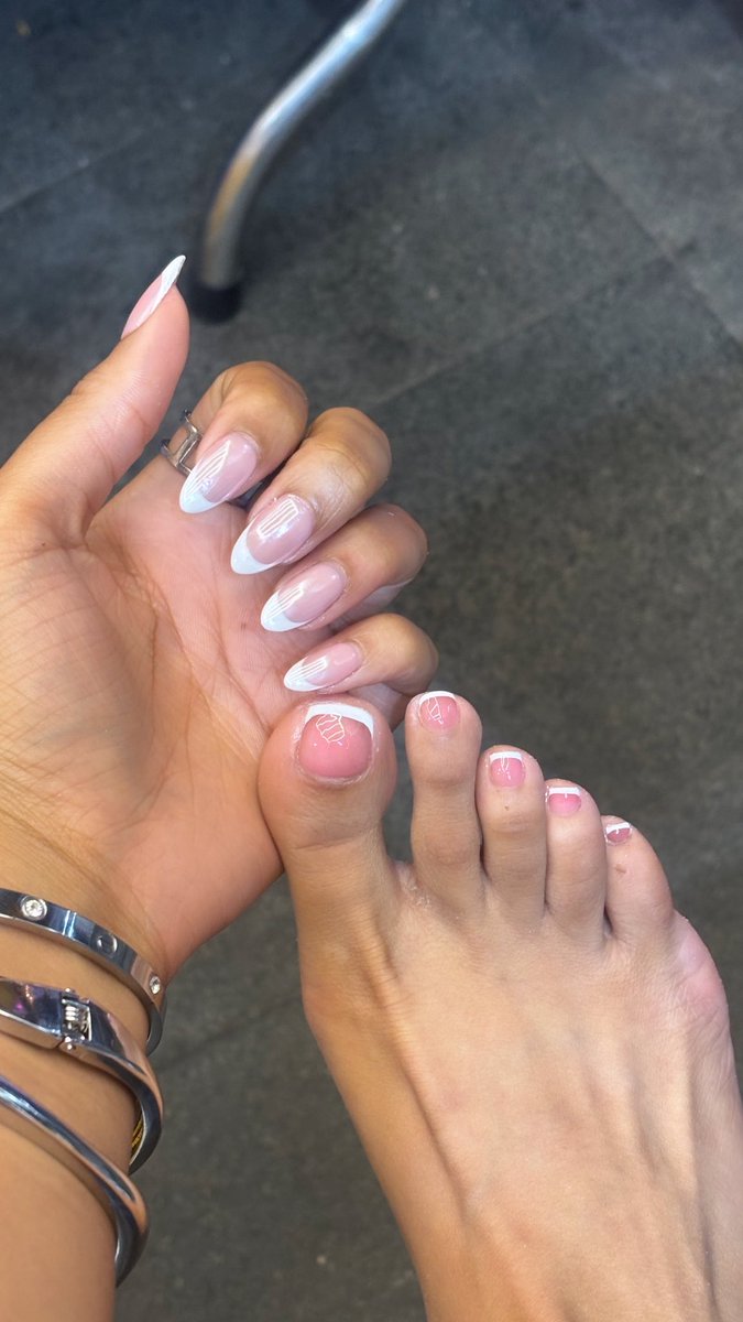 GoddesssDej's tweet photo. Just got them done, reimburse me like a good boy 💸💸💸 https://t.co/wIYPtUpMYu