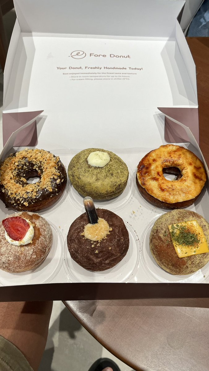 hilman0315's tweet photo. Donat terenak jatuh kepada ini
Mau yg mana? https://t.co/OQi2W3VLnD