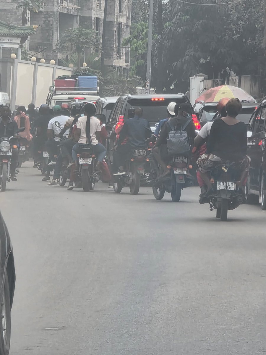HMFDRC's tweet photo. Et si les embouteillages affectaient plus que nos déplacements ? 🚗🧠
À Kinshasa, des heures dans le trafic peuvent peser sur le stress, la fatigue, l’humeur et la concentration, impactant notre bien-être et nos performances.
Notre environnement influence aussi notre santé mental https://t.co/zI2JsPXOCN