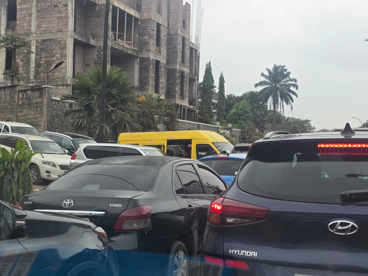 HMFDRC's tweet photo. Et si les embouteillages affectaient plus que nos déplacements ? 🚗🧠
À Kinshasa, des heures dans le trafic peuvent peser sur le stress, la fatigue, l’humeur et la concentration, impactant notre bien-être et nos performances.
Notre environnement influence aussi notre santé mental https://t.co/zI2JsPXOCN