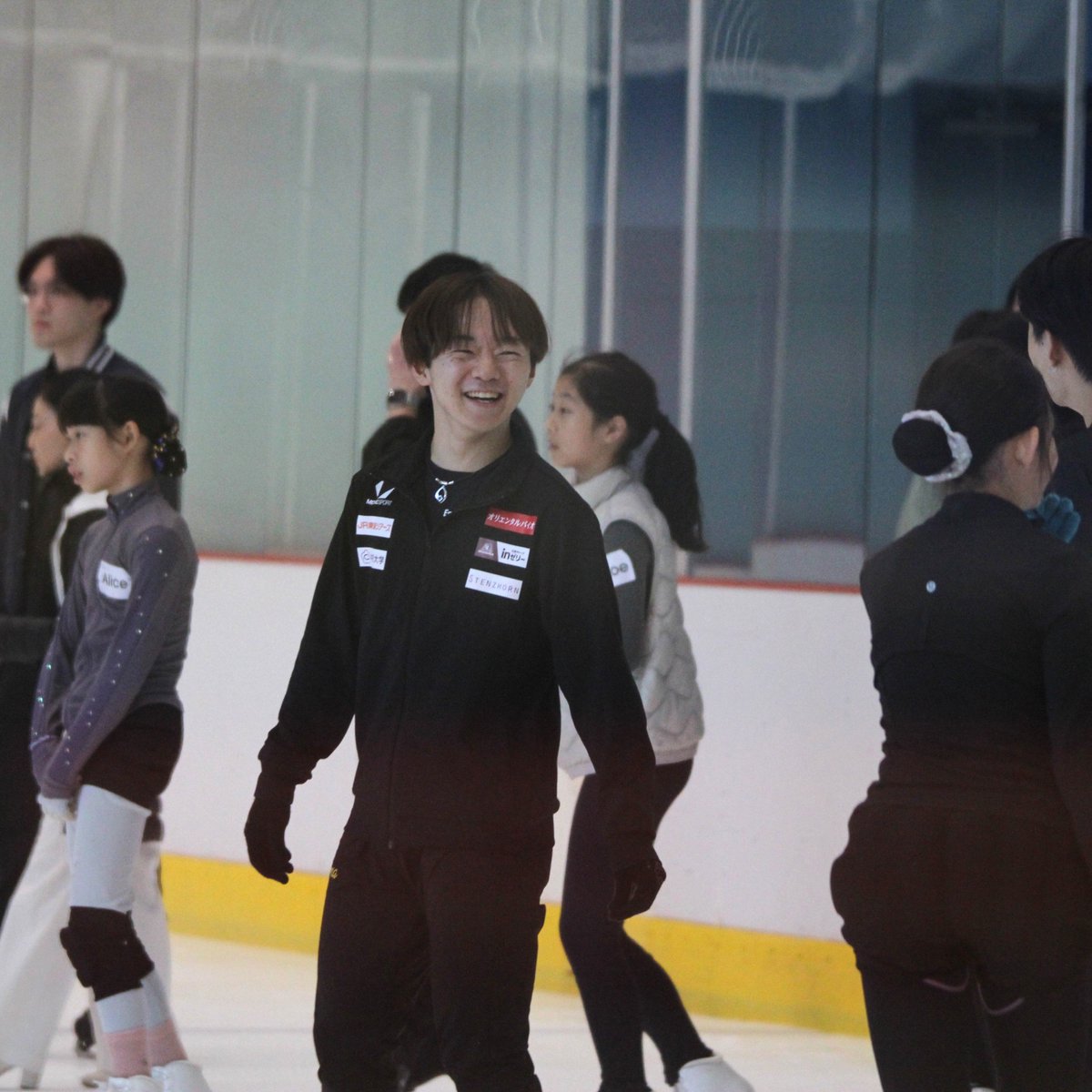 YumachiGIFs's tweet photo. #YumaKagiyama #鍵山優真 
Coach Yuma at Aurora Ice Camp on 20th September 2026 in Taipei, Taiwan ⛸️ (1/3) https://t.co/aur09mJMWq