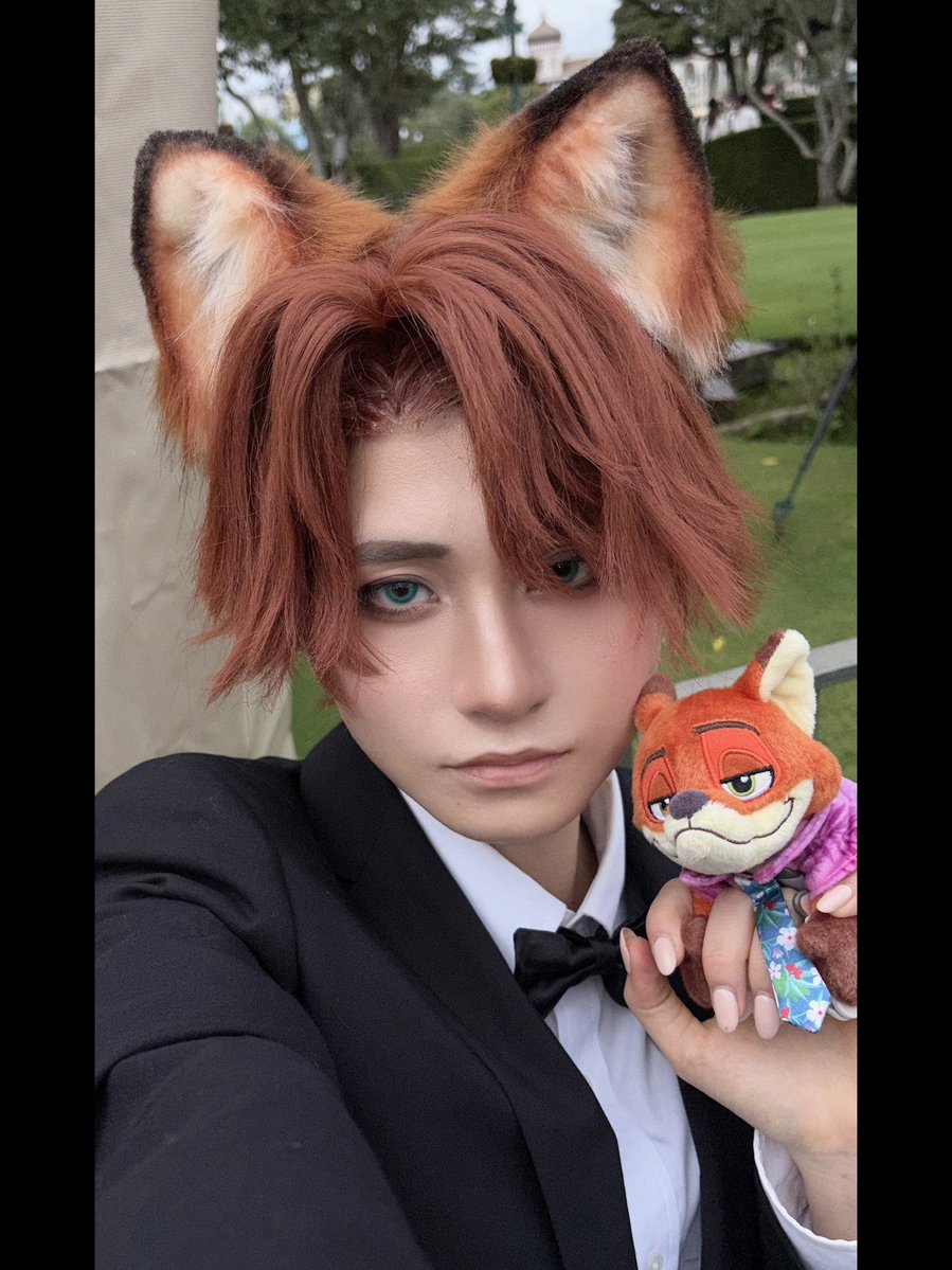 tuchinoko_0's tweet photo. 18日タキシードのニックでインパしてました！
城前・フォレストシアター前で写真撮ってもらったよ🦊🌼
#d八口仮装2026 #Dハロ仮装 https://t.co/TlNt7D7QjT
