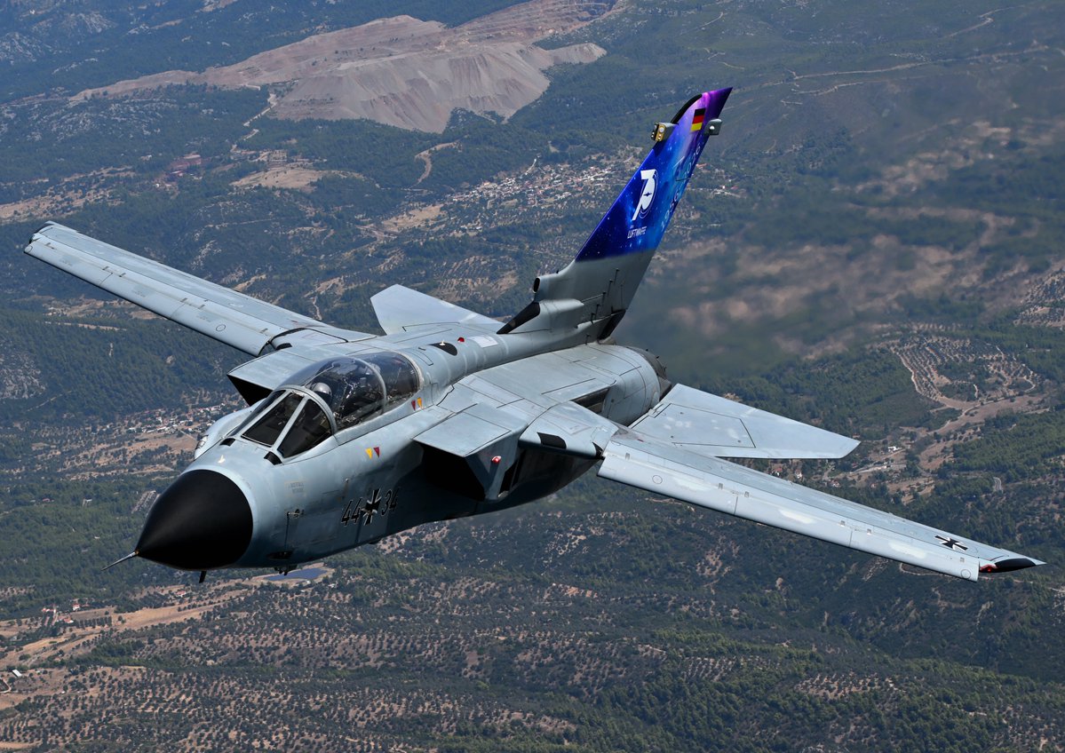 kaaaz_photo's tweet photo. これもマジで嬉しかった🌪

2026-9-2 Athens Flying Week Arrival  Day 
German Air Force Tornado Demo Team
Tornado IDS 
Luftwaffe70th Anniversary Livery

 #AFW26  #A2A https://t.co/Hh9J8laDaM