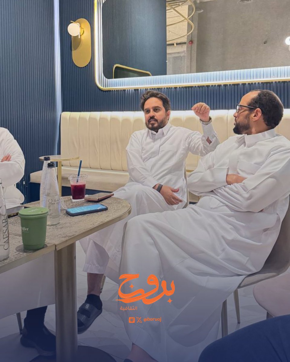 boruoj's tweet photo. أين تنتهي المقاومة… وأين يبدأ العنف؟
مقتطفات من أمسية "في حدود العنف والمقاومة" #مقهى_سقراط ؛ حوار فلسفي فتح أسئلة حول حدود الفعل، ومشروعيته، والمسؤولية الأخلاقية تجاهه.✨
#برج_الفلسفة #بروج_الثقافية #الجبيل https://t.co/EvuwukmhYA