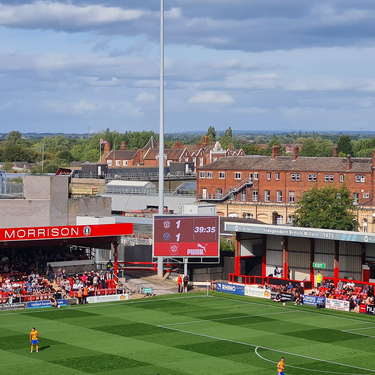 Stand2Stand's tweet photo. 📸 MATCHDAY GALLERY

⚽ @crewealexfc 1–1 @shrewsburytown ⚽️

Crewe thought they’d snatched it in stoppage time, only for the goal to be controversially ruled out for offside.

🎥 TikTok:
https://t.co/vW21ng5fZz
▶️ YouTube:
https://t.co/lvade8yh0U

#LeagueTwo #92Grounds #EFL https://t.co/PgeOEXUsXQ