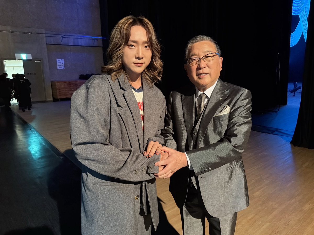 AGE_MASAYA_'s tweet photo. 人生の名曲に喝采を！
コンサート2026 in山梨

最後の雨と
さよならの向う側を
心を込めて歌いました😌✨

人生初めて立った山梨のステージで
またひとつ成長出来ました。
そんな姿を見に来てくれてありがとう。

徳光さんからも素敵なお言葉を
沢山いただき感無量です。
皆さんまた逢いましょう！🤵🏽‍♀️💖 https://t.co/iHM4ehR21D