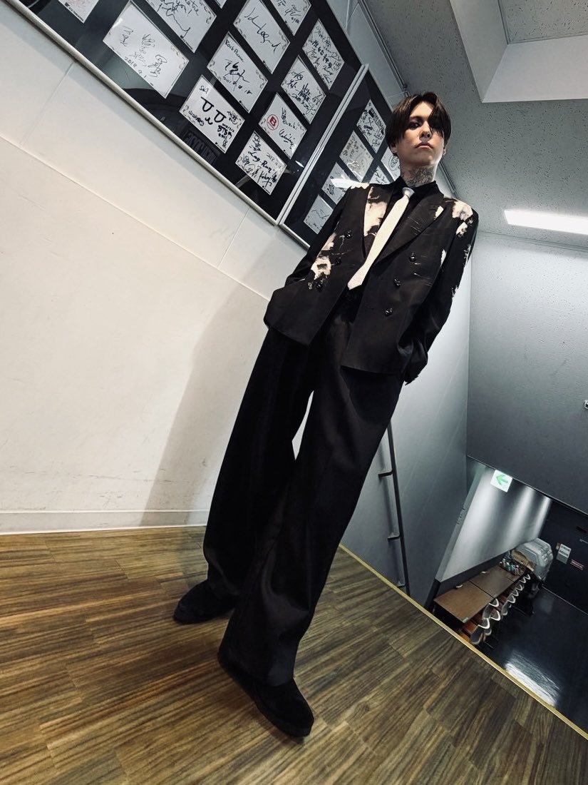 hazuki_lynch's tweet photo. ボサミありがとうございました！！！
6番手HAZUKIでしたー！！！

今はlynch.というバンドでツアー中！
来年はソロが5周年なので爆烈盛り上げるぜーー！！！！！🔥🔥🔥🔥🔥

今年のセトリもアツい！！！
ラストの曲はソロの曲！サブスクで聴けます！ワーイ！ https://t.co/yfaLhm4g1W