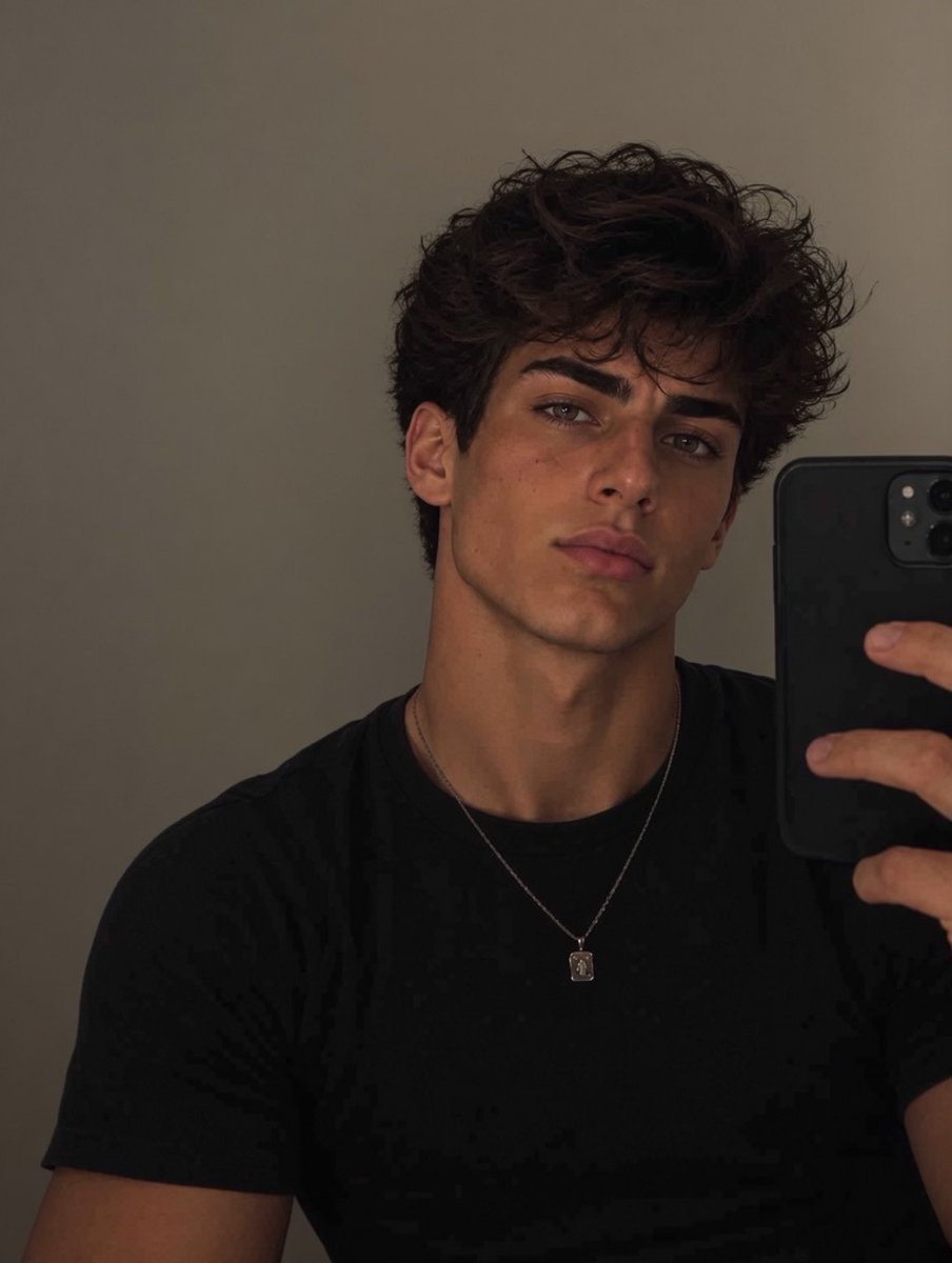 wingeddolly's tweet photo. the male version of me would be so ubearable, id crush hard for him tho https://t.co/8ZBXMlw0LG