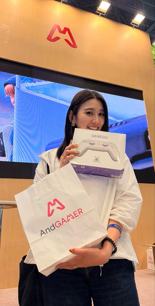 miurayuna's tweet photo. 東京ゲームショウ
今回の大目的!?
会場で先行販売の
AndGAMERのコントローラー
GENESISホワイトを購入🎮
早くゲームがしたくて
ウズウズ(((o(*゚▽゚*)o)))
#TGS2026 #TGS #andgamer #GENESIS https://t.co/6yUhsBktue