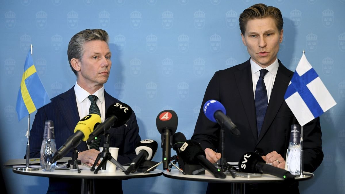 VakarisSan's tweet photo. Throwback to when he brutally mogged his Swedish counterpart https://t.co/WMfDsDpxpy