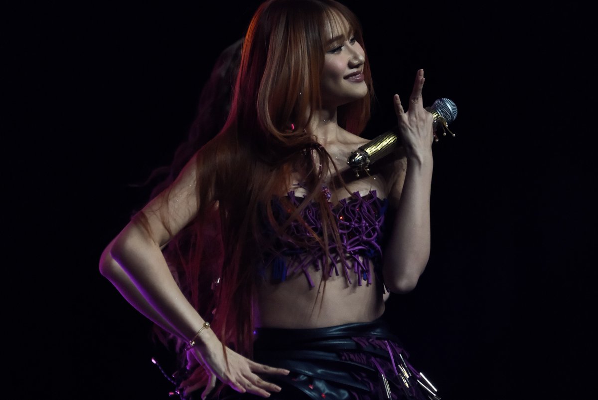 golden_altow's tweet photo. Sheena looks sooooooooooo pretty with her wispy bangs😭 super super love it 💜💜💜 

📷 https://t.co/TZbHcFuB6L https://t.co/IOrqkodEvJ