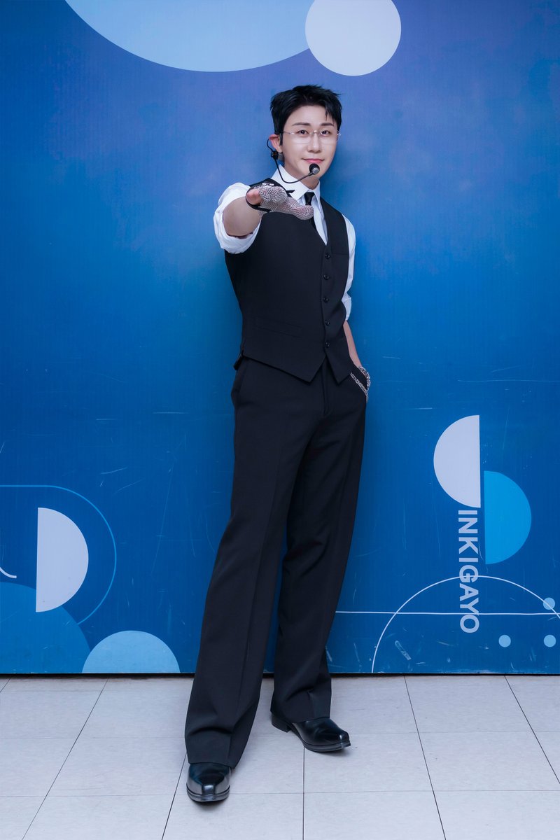 kpop_sbs's tweet photo. [👔] 260921 #착장인가

오전 12시 5분!
#인기가요 에서 만나요❤

#영탁 #YOUNGTAK #꺾어 #GOGO @YOUNGTAK_ABYSS https://t.co/Mup4JVmyXp