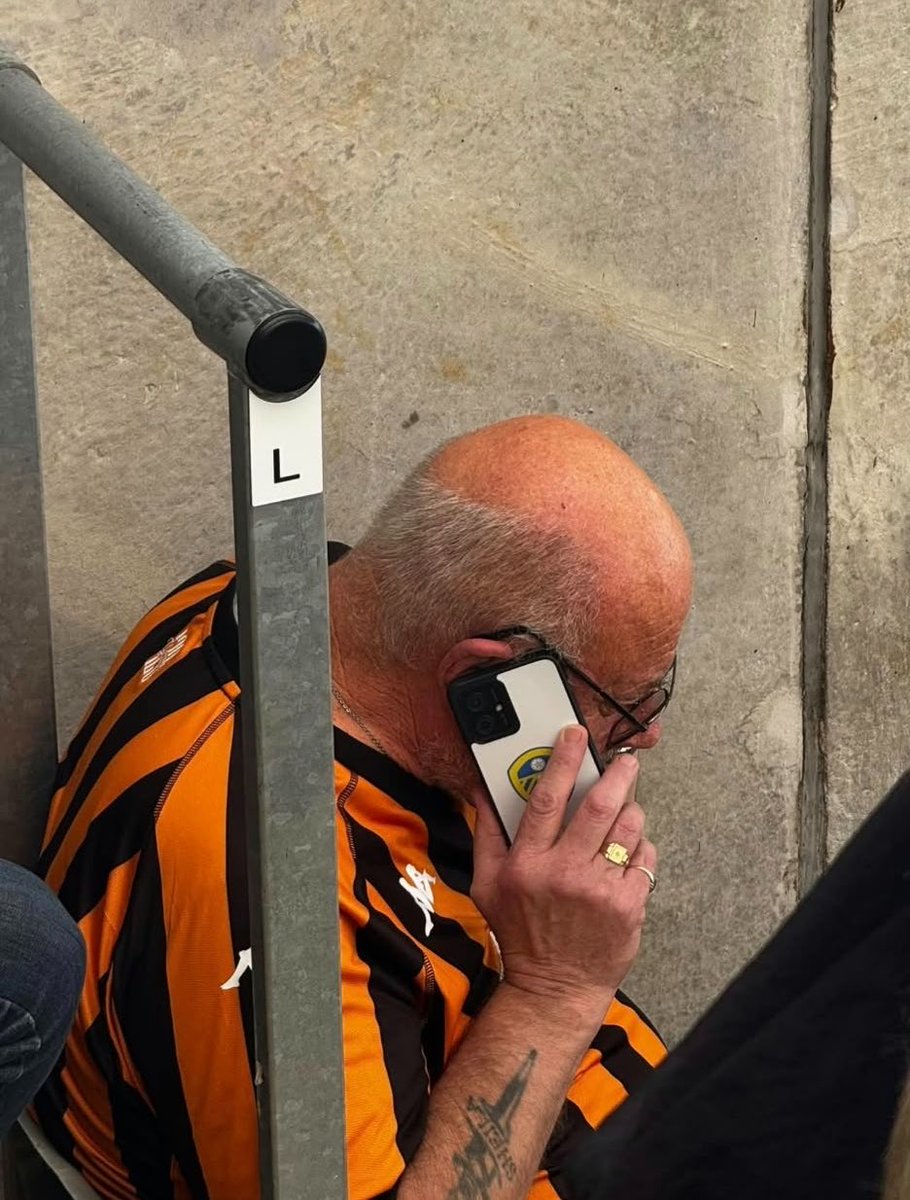 hullcityretro's tweet photo. INTERESTING FANBASE AT TIMES…🖤🧡
•
#hcafc https://t.co/6CN83ZQJh6