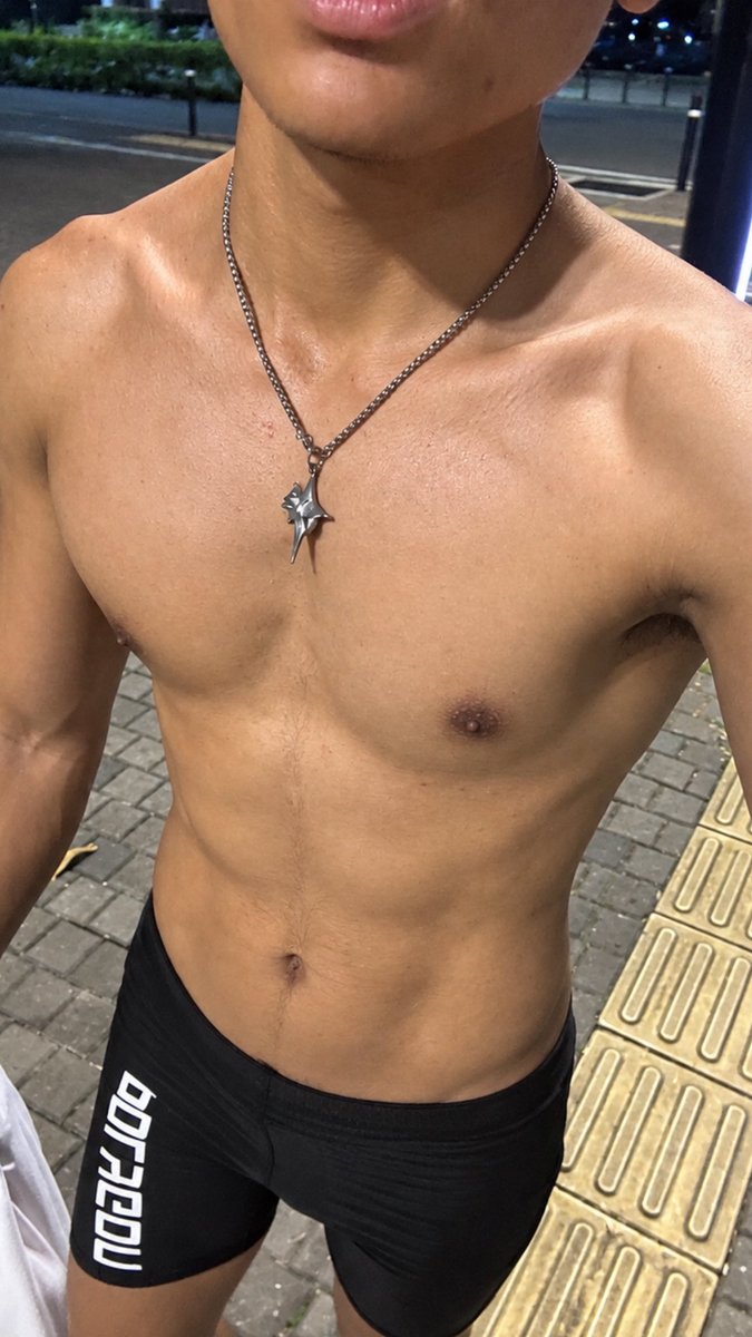 vinouthere's tweet photo. enak banget lari pake celana se ketat ini 😭 https://t.co/eOIZqCkieG