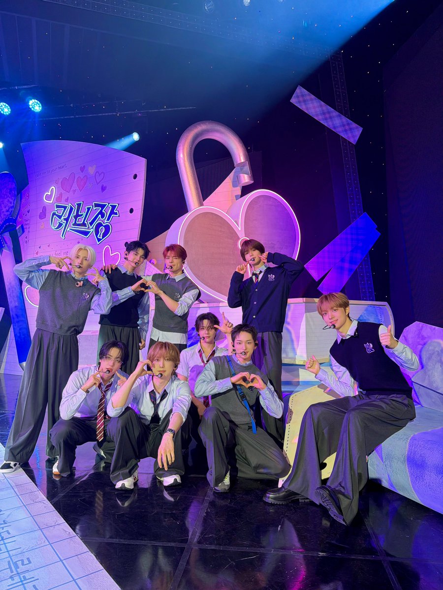 andTEAMofficial's tweet photo. [#오늘의andTEAM] 260920
인기가요

#今日のandTEAM
#andTEAM #앤팀
#GoodBoy https://t.co/LFLusmiK35