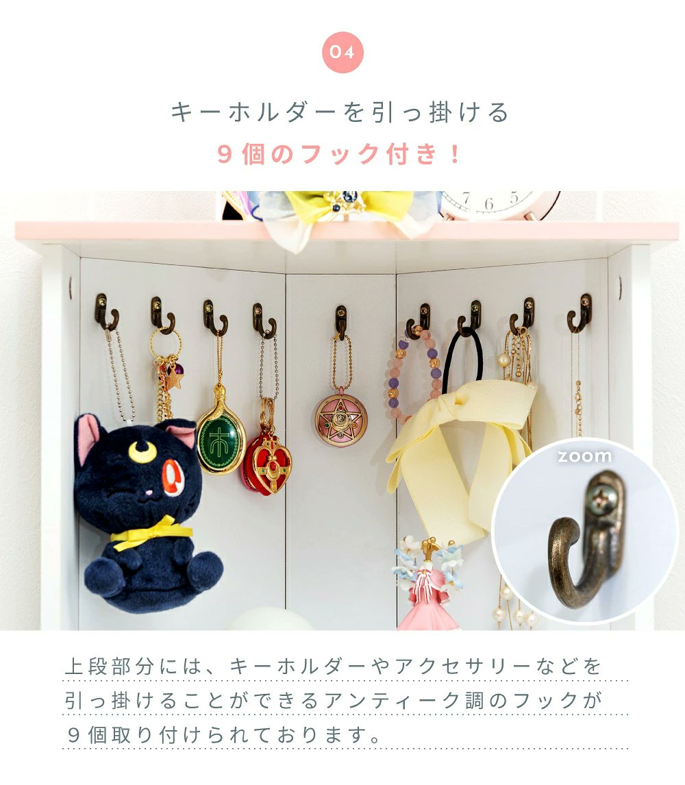otaINF0's tweet photo. 『ぬいぐるみマンション《コーナータイプ》』

ぬいぐるみをかわいく飾る為に設計・デザインされたぬいぐるみマンション。
下2段は背面ガラスで、美しく魅せて飾れます✨
キーホルダーを引っ掛ける9個のフック付き！
https://t.co/iBFA3qoRNC https://t.co/k1siLVPwxd