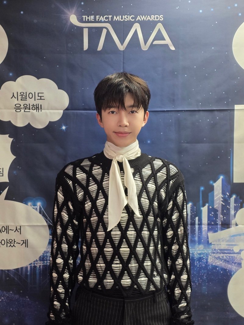 moonlight_huhu's tweet photo. TMA 2관왕 추카해 왕자야🩵
현장에서 영시들 함성소리에 전율을 느꼈고 사랑가득한 영웅이 표정에 감동받고ㅜㅜ 날씨까지 완벽했던 부산 잊지모태🥹 https://t.co/HilkOudVD9