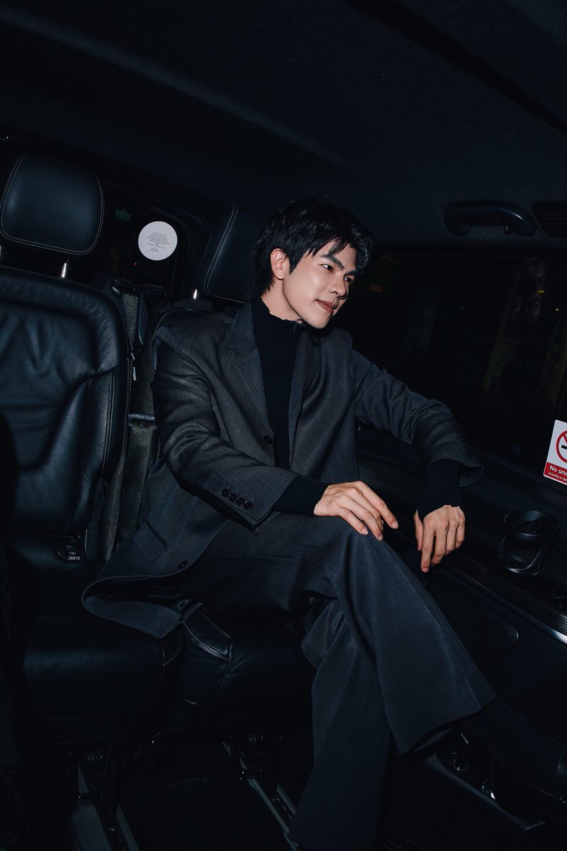 thaifashiond's tweet photo. #UPDATE: ‘มาย-ภาคภูมิ’ @milephakphum ร่วมงาน H&amp;M&amp;YOU&amp;I: A Fashion Story ที่กรุงลอนดอน ช่วง London Fashion Week 

โดยงานครั้งนี้สร้างสรรค์โดย Nick Knight และ SHOWstudio นำเสนอคอลเล็กชั่น H&amp;M Autumn 26 ผ่านโชว์ที่ผสานแฟชั่นเข้ากับเทคโนโลยี ภาพเคลื่อนไหว และการแสดง

#HMThailandxMile https://t.co/YoEowbH42w