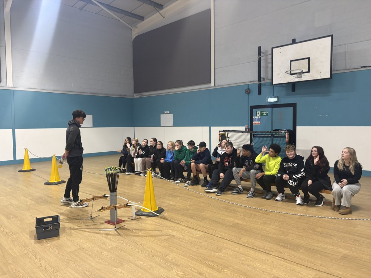 ChcCymraeg's tweet photo. Dydd Sul activity 3 - Saethyddiaeth🏹 https://t.co/6m8qPyqJH3