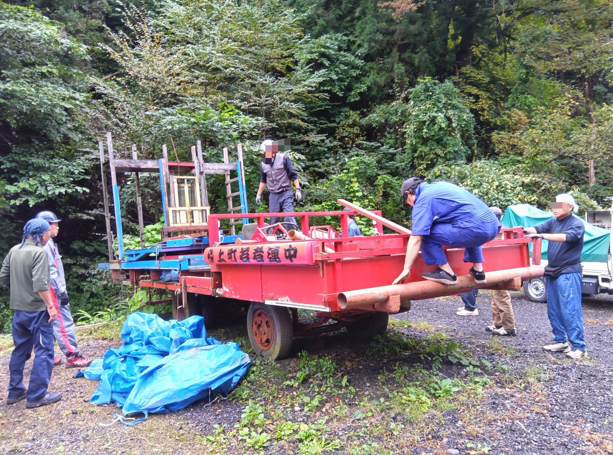 tamazida413's tweet photo. 世の中そこら中でお祭りですが…
今日の田町は山車の作業。
来年に向けて山車をリニューアルする予定でして、その準備を。

他所様の使わなくなった台車をオーバーホールしていきます。
#二戸まつり https://t.co/qbQy3sOe9w