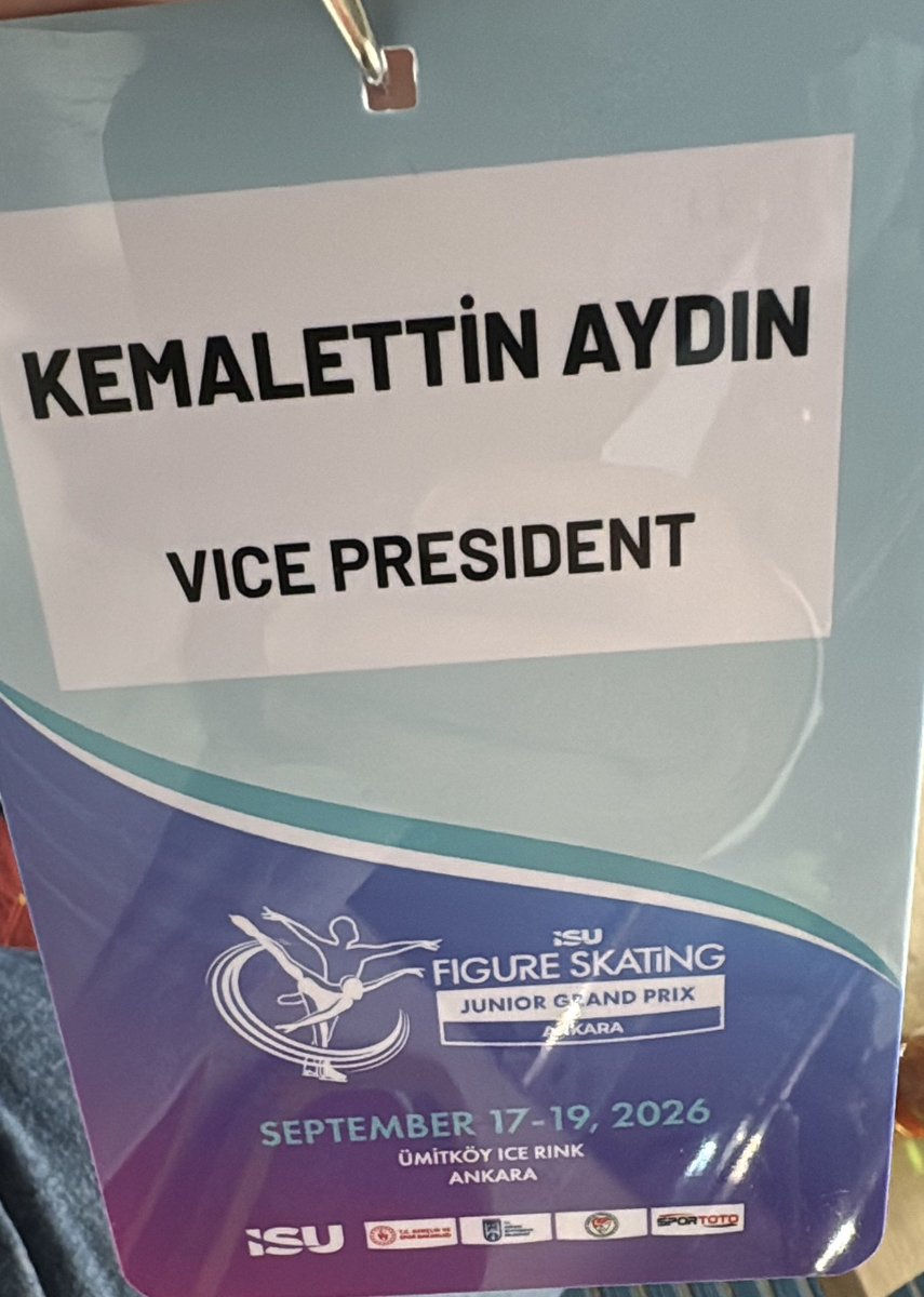 Dr_K_Aydin's tweet photo. Akademi dışı görevlerimizden biriside @buzpateniTR başkan vekilliği. Görevde olduğumuz dördüncü yılımızda “Short Track” alanındaki Avrupa ve dünya üçüncülüğünden sonra “Figure skating” alanında Ankarada ev sahipliği yaptığımız JUNIOR GRAND PRIX de gençlerimiz ilk 10 da yer aldı. https://t.co/vbXyPzHDhU