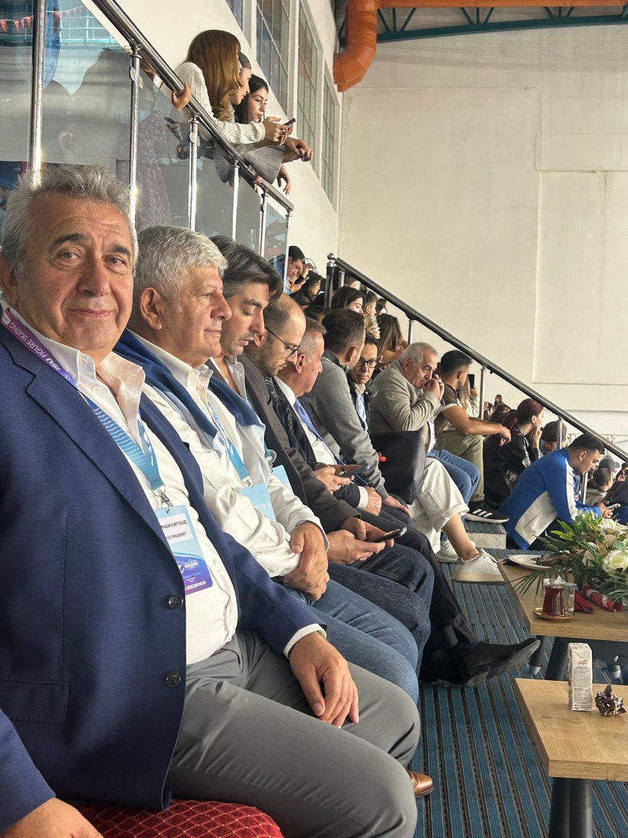 Dr_K_Aydin's tweet photo. Akademi dışı görevlerimizden biriside @buzpateniTR başkan vekilliği. Görevde olduğumuz dördüncü yılımızda “Short Track” alanındaki Avrupa ve dünya üçüncülüğünden sonra “Figure skating” alanında Ankarada ev sahipliği yaptığımız JUNIOR GRAND PRIX de gençlerimiz ilk 10 da yer aldı. https://t.co/vbXyPzHDhU