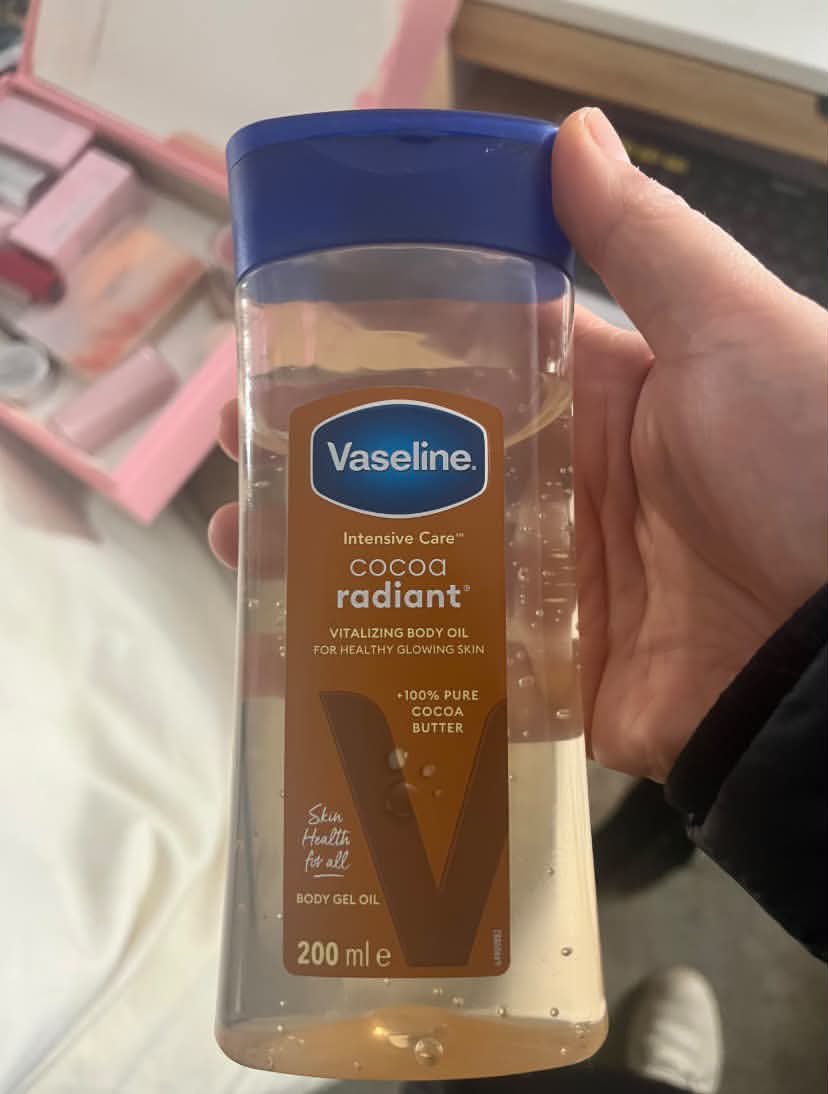 ulianpuyy's tweet photo. JUJUR JANGGAL😭🙏🏻.. baru tau pake oil ini terus ditimpa parfum bikin wangi 3 hari 3 malamm 🫢😖 https://t.co/mlnufixcfT