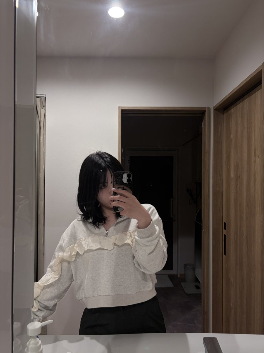 mi__xiib's tweet photo. 髪切ったよ（実家すぎてごめん） https://t.co/RkO5CB2blP