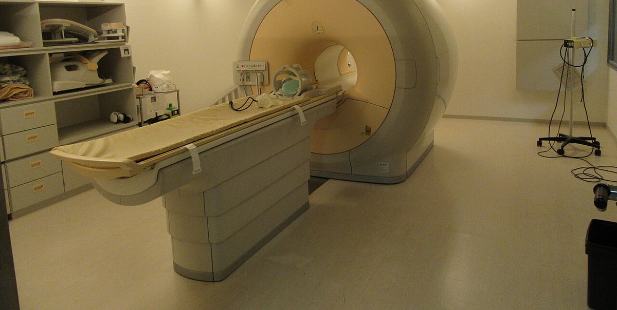 CraigBrockie's tweet photo. Some of your fat sits INSIDE your liver.

9,213 adults, average age 64, had their livers scanned.

Then a wrist monitor recorded how they moved for a week.

The scans looked at 3 places fat is not supposed to be.

The liver. The pancreas. The muscle at the front of the thigh.

Swapping 30 minutes of sitting for gentle movement lined up with lower fat in all 3.

Each number below is a slice of what is already there, not a fixed amount.

• Liver: about 2% lower
• Pancreas: about 2% lower
• Thigh muscle: about 0.5% lower

Swap that same 30 minutes for something that makes you breathe harder.

• Liver: about 10% lower
• Pancreas: about 8% lower
• Thigh muscle: about 4% lower

If your heart or your balance worries you, clear the harder end with your doctor.

The link was stronger in women than in men.

Hold this loosely.

It is 1 snapshot of 1 week. Nobody was told to move more.

It cannot tell you that changing your afternoon changes what the scanner sees.

What interests me is the low end.

The gentle end showed up there too. Puttering around counted.
