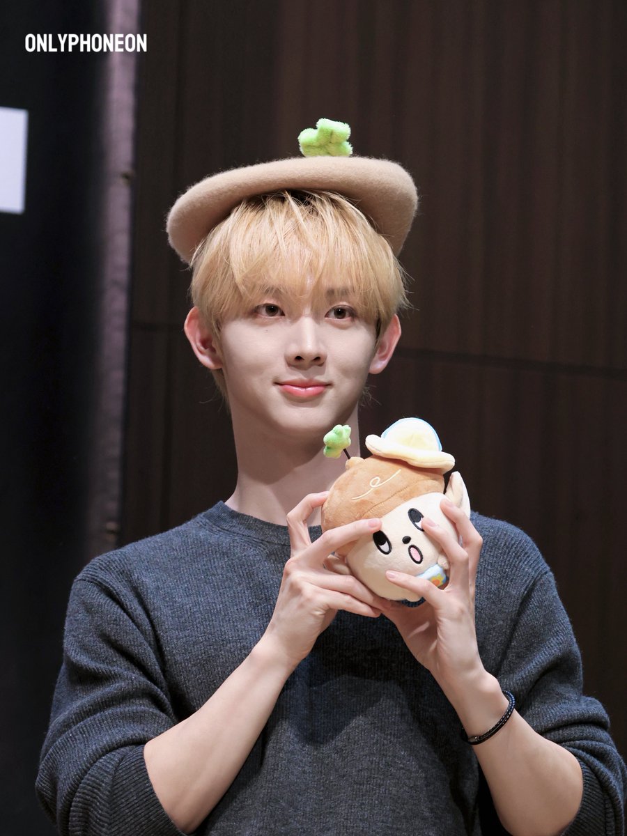onlyphoneon's tweet photo. 20260920 サイン会

#유승언 #YOOSEUNGEON
#AND2BLE #앤더블
#ユスンオン #刘昇彦 https://t.co/X4bFGc86ab