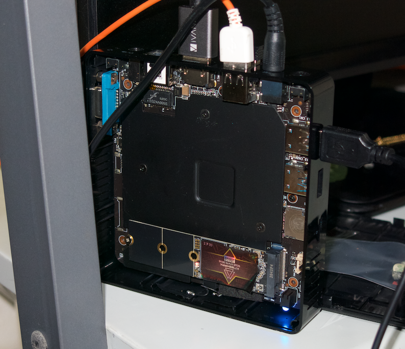 srkw_buddha's tweet photo. 細君のＰＣを分解。すると、ファンレス仕様であるためファンの故障や汚れによる性能低下ではないと判明。Ｃドライブの容量が残り5ＧＢ。なるほどこれでは記憶容量的にシステム動作を圧迫していると想像される。アプリは必要最小限にしているので、削減困難。これもＰＣ寿命の一形態ということだ。 https://t.co/8Bb0n1Hw35