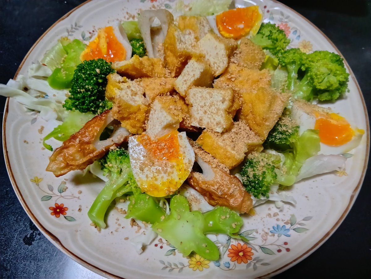 gotokensyoukai's tweet photo. 間食　小さなばかうけ　梅味
夕食　蒸し鶏むね肉、厚揚げ、ちくわ、卵、ブロッコリーのサラダ、豆腐、鶏セセリのノンオイル焼

＃ダイエット https://t.co/aOxixZJCpr
