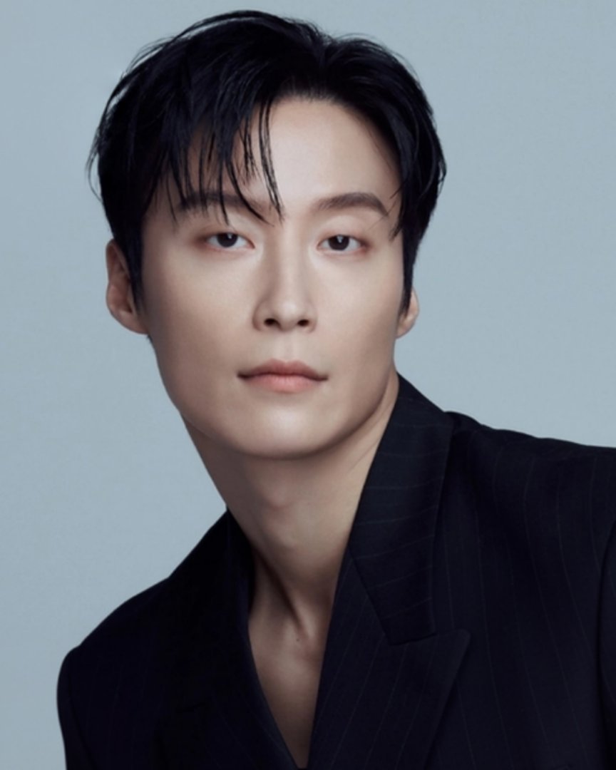 namjunpics_'s tweet photo. FACE CARD https://t.co/5iRO7yN2wh