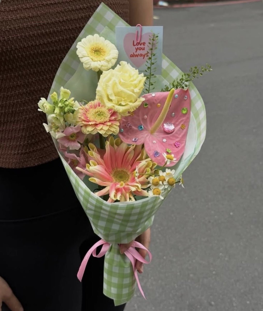 ig_dollar920's tweet photo. 猪狩くんお誕生日おめでとう🎂💐知的でセンス抜群でインプットを欠かさなくて、アイドル•バラエティ•ドラマ•舞台と色々な顔を見せてくれる猪狩くんだけど、本当は寂しがり屋で誰よりもメンバーのことを愛していて、とっても繊細な猪狩くん。猪狩担でとーっても幸せだよ💚
#猪狩蒼弥生誕祭2026 https://t.co/HpUAXGStvu